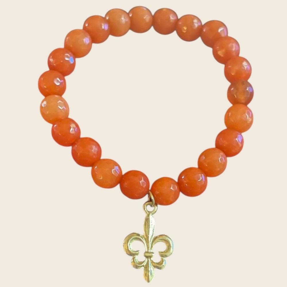 Stoney Clover Lane Stretch Beaded Bracelet With A Gold Tone Fleur-De-Lis Charm.